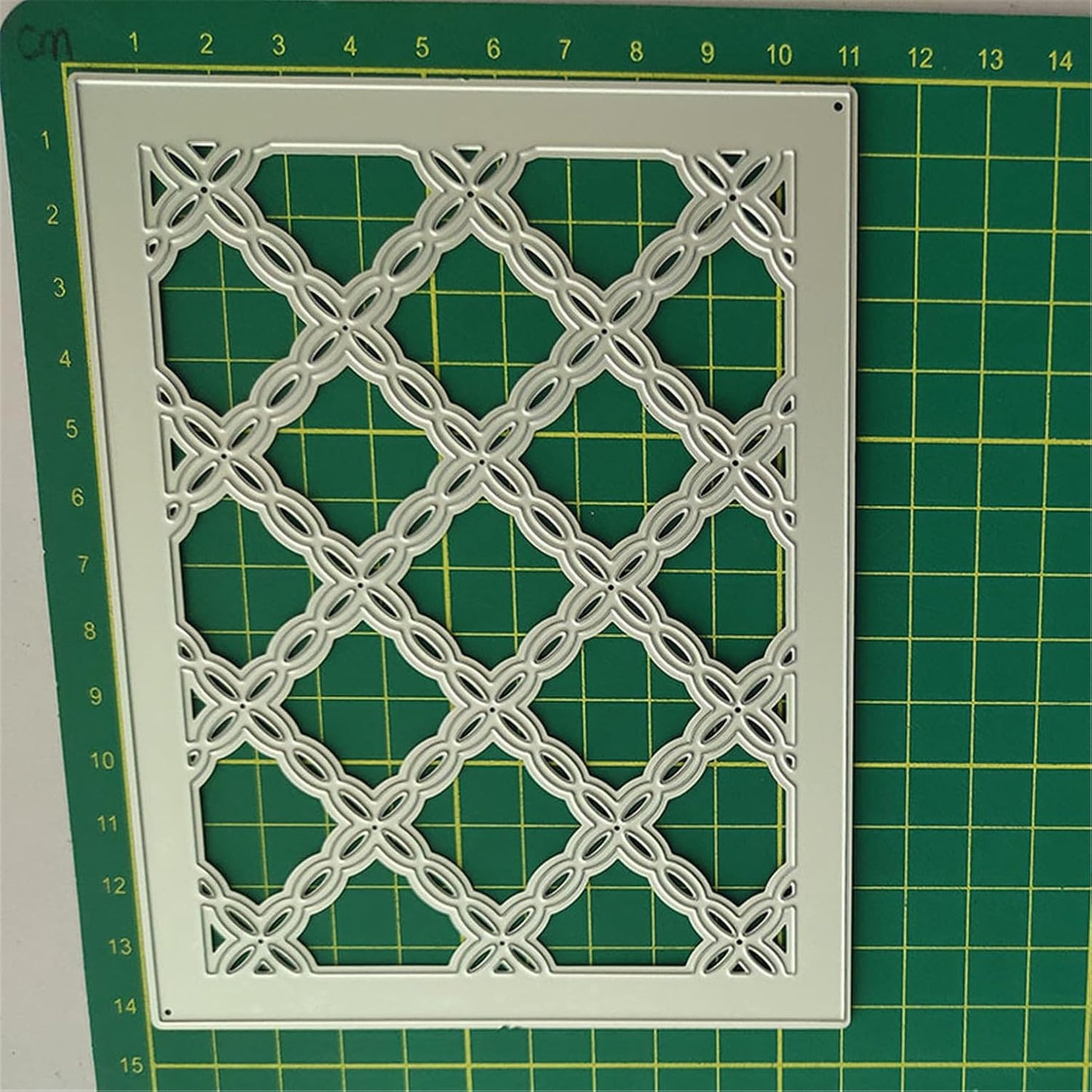 Cutting Dies Metal Stencils Scrapbooking Tools Flowers Lace Frame DIY Embossing Template for Paper Card Making Album Arts Crafts Supplies (Diamond Frame-14.3x11.1cm)