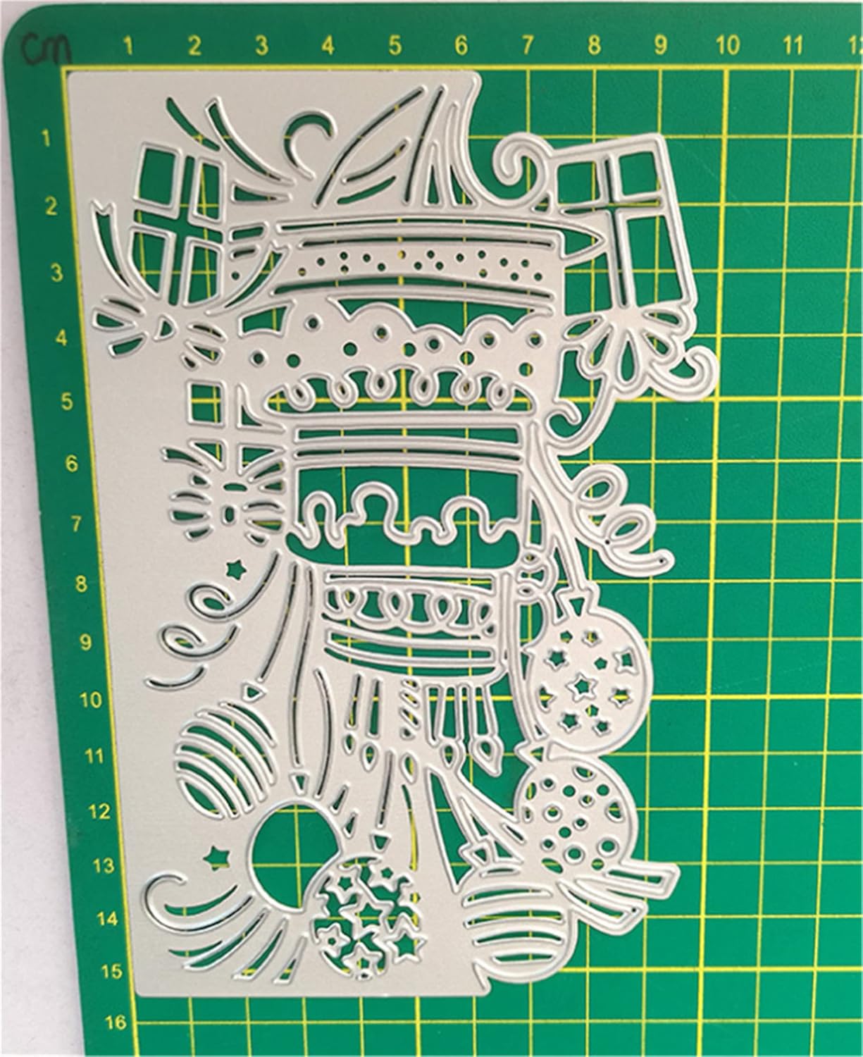 Ammsochy Cutting Dies Metal Stencils Scrapbooking Tools DIY Craft Carbon Steel Embossing Template for Paper Card Making Album Arts Crafts Supplies (Cake lace)