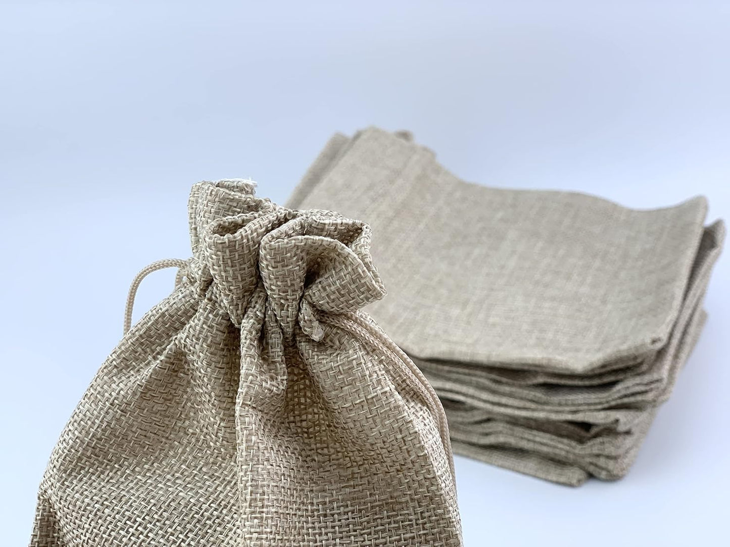 Palmhomee Pack of 25 Burlap Gift Bags with Drawstring Linen Jewelry Pouches Wedding Hessian Jute Bags for Birthday and Treat Pouches Party Wedding Favors Gift (7x9 Inch, Burlap)