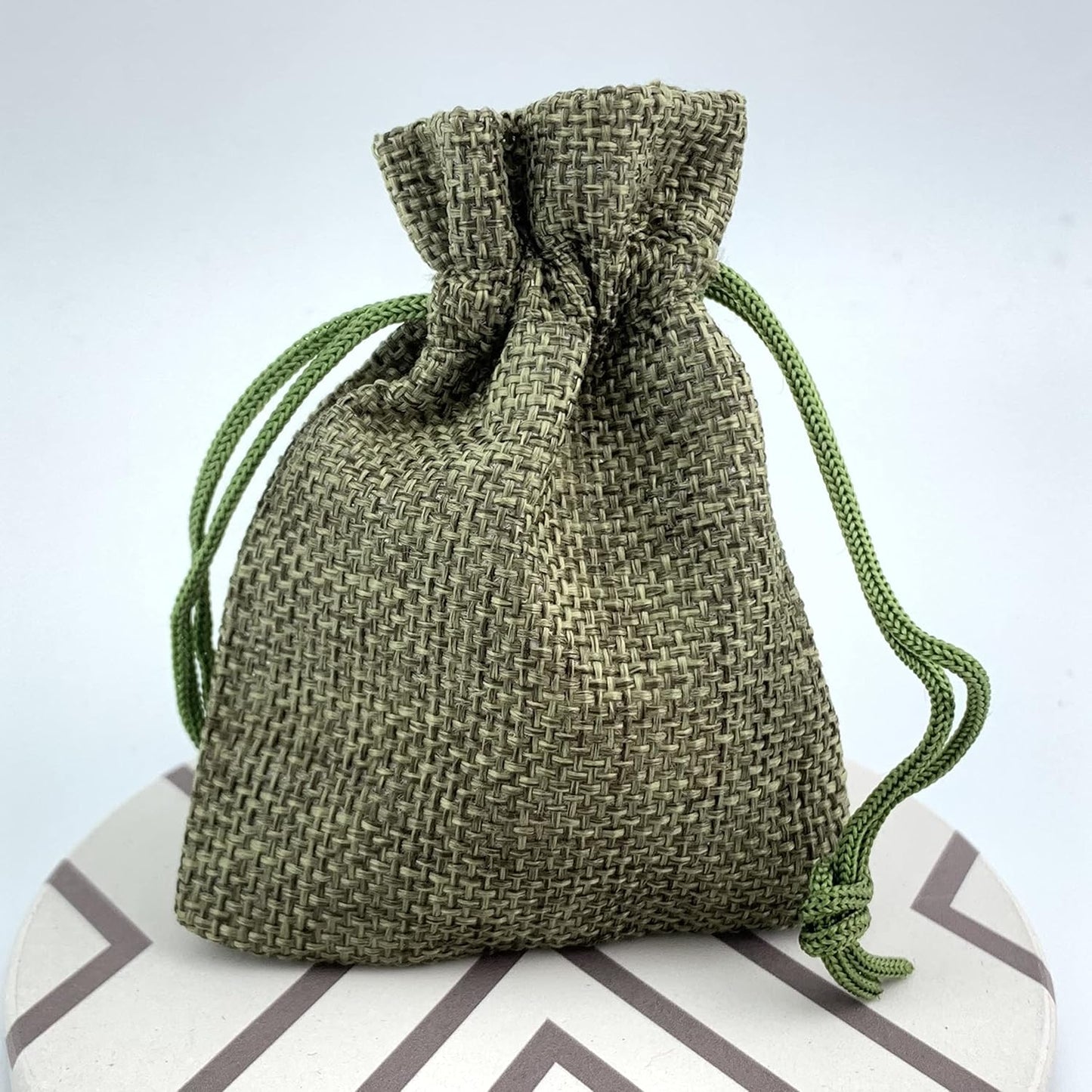 Palmhomee Pack of 25 Burlap Gift Bags with Drawstring Linen Jewelry Pouches Wedding Hessian Jute Bags for Birthday and Treat Pouches Party Wedding Favors Gift (2.8x3.6 Inch, Moss Green)